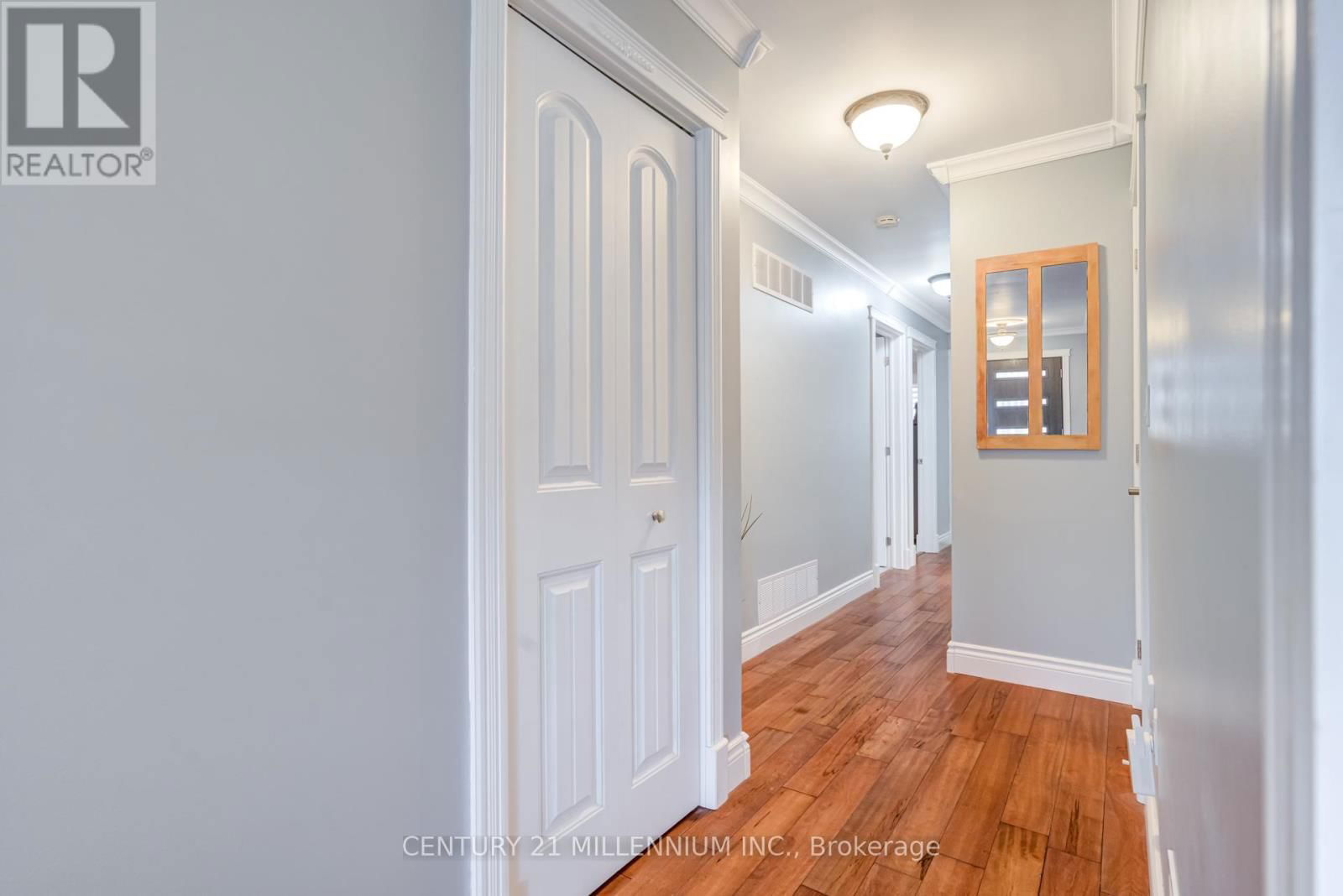 234 ELIZABETH STREET SOUTH Image 15