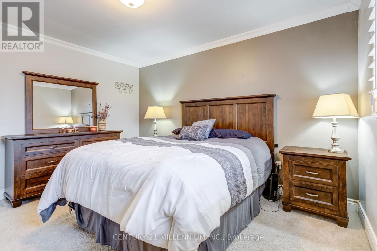 234 ELIZABETH STREET SOUTH Image 16