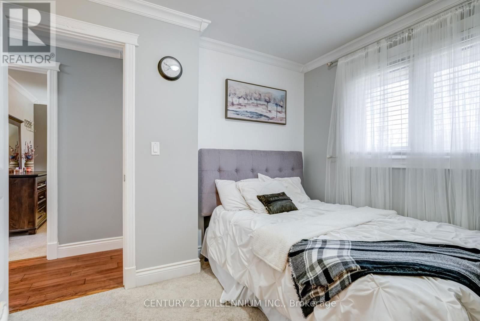 234 ELIZABETH STREET SOUTH Image 20