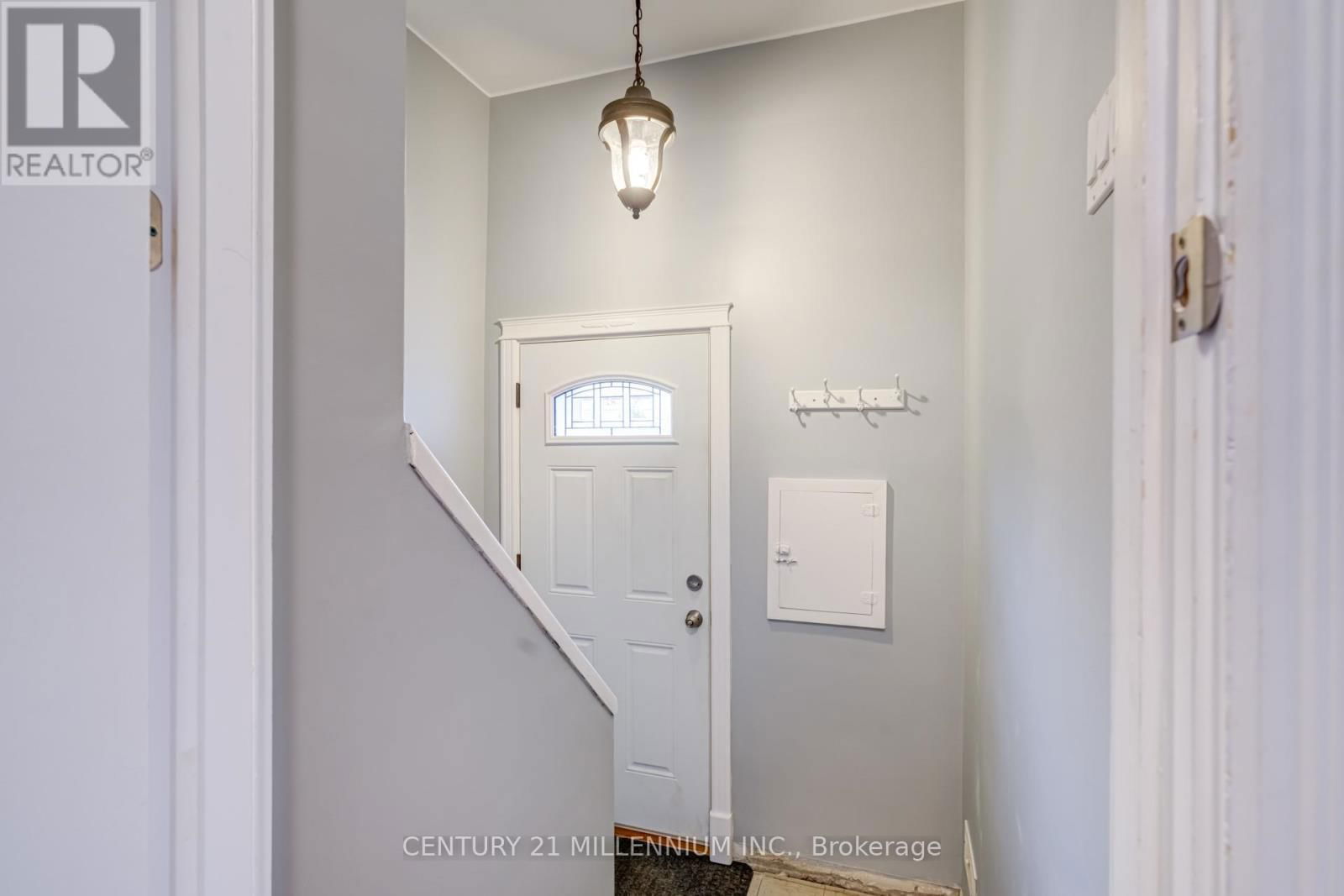 234 ELIZABETH STREET SOUTH Image 25
