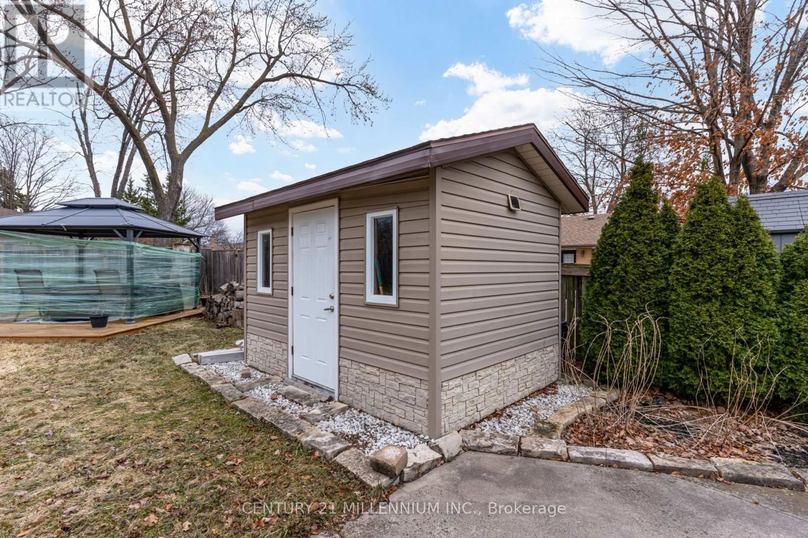 234 ELIZABETH STREET SOUTH Image 27
