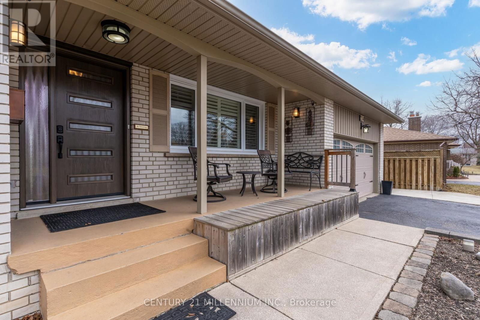 234 ELIZABETH STREET SOUTH Image 3