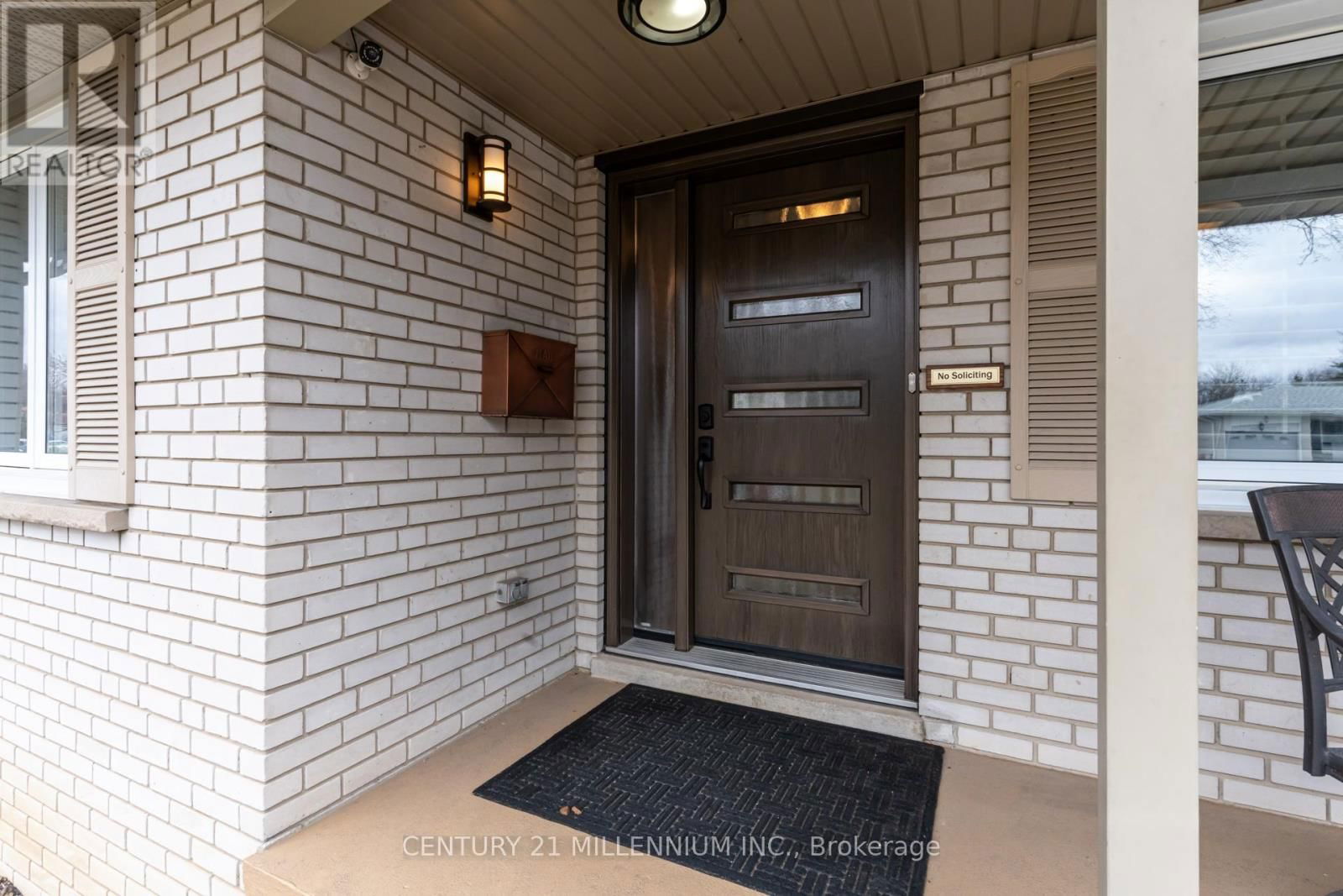 234 ELIZABETH STREET SOUTH Image 5
