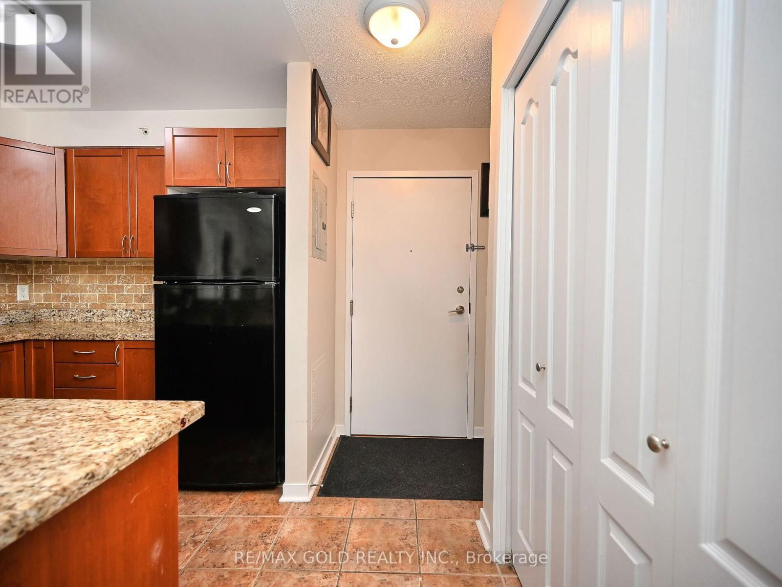 1420 - 8 DAYSPRING CIRCLE Image 6
