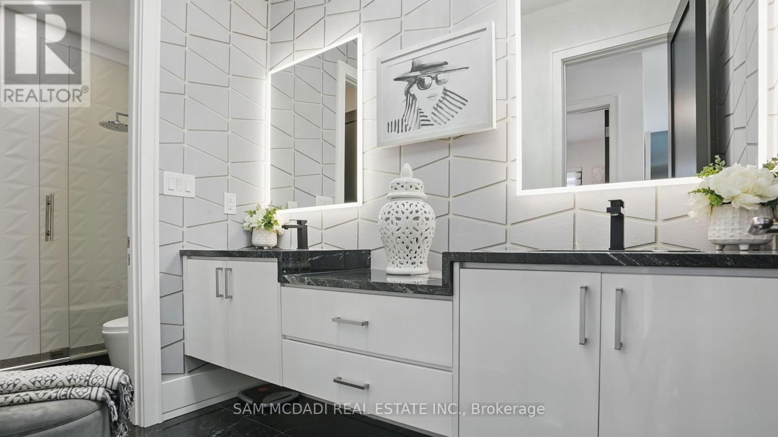 7B IROQUOIS AVENUE Image 31