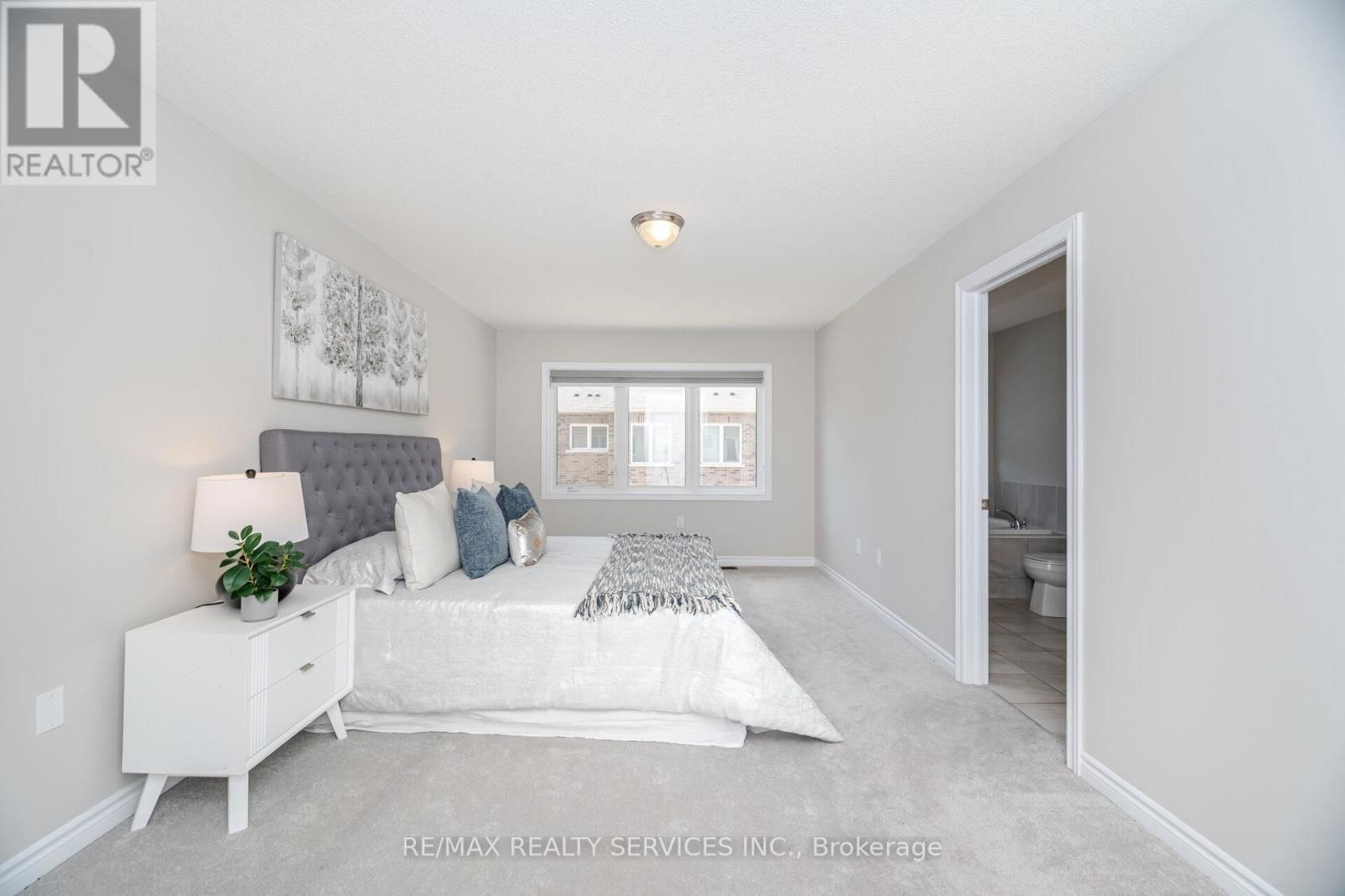 93 ROYAL FERN CRESCENT Image 18
