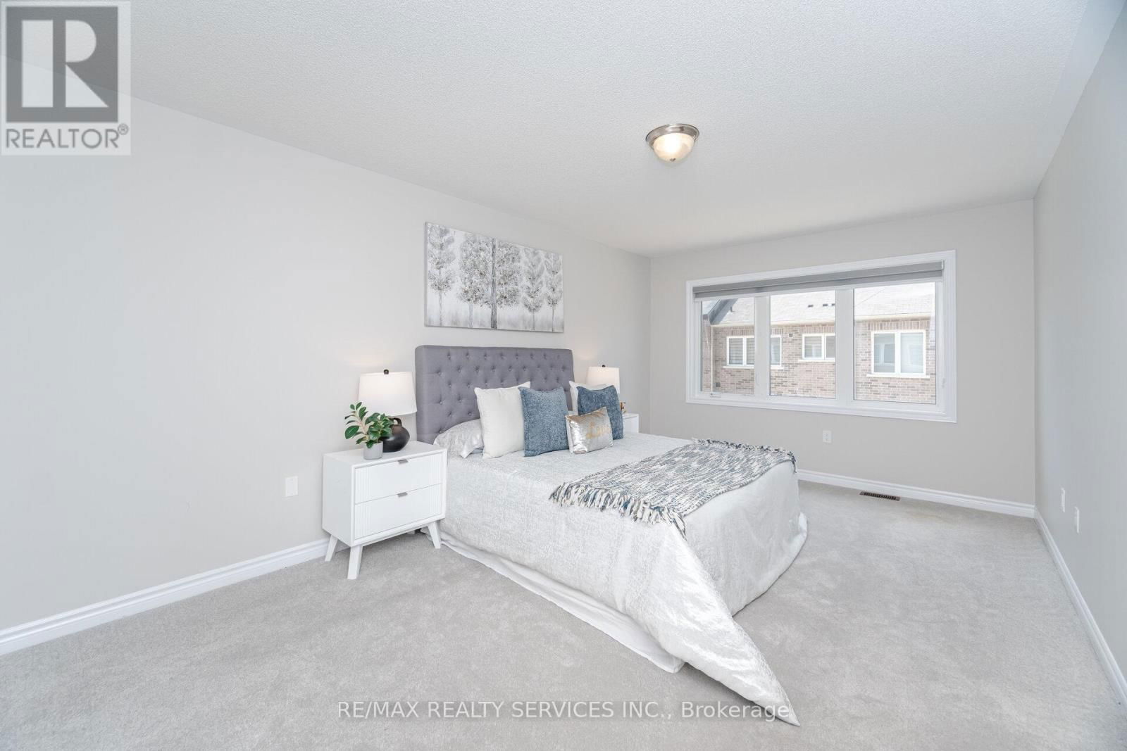 93 ROYAL FERN CRESCENT Image 19