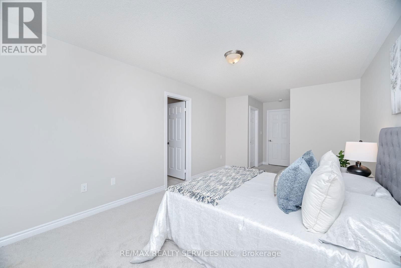 93 ROYAL FERN CRESCENT Image 20