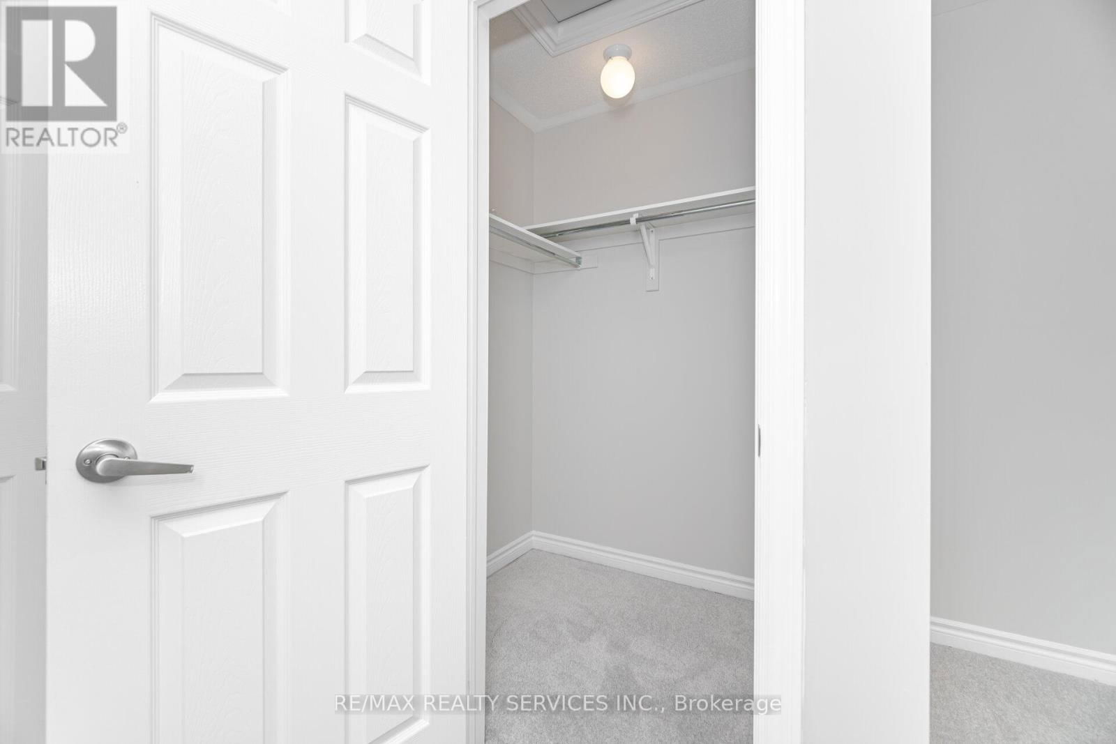 93 ROYAL FERN CRESCENT Image 24