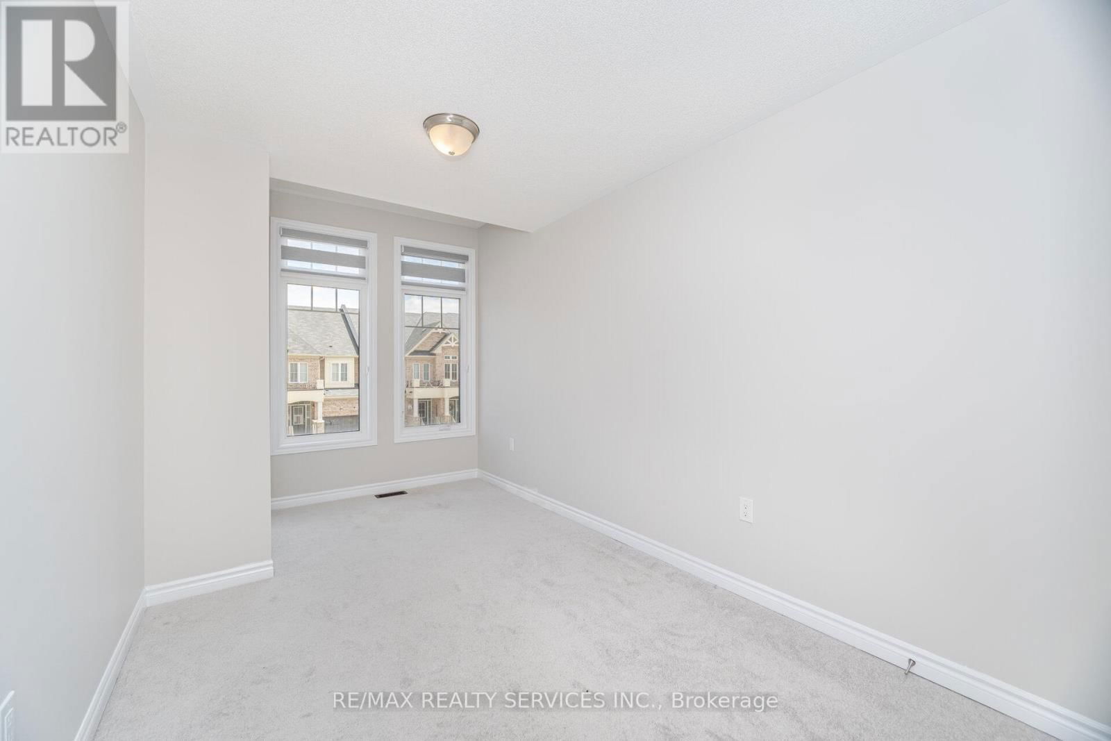 93 ROYAL FERN CRESCENT Image 25