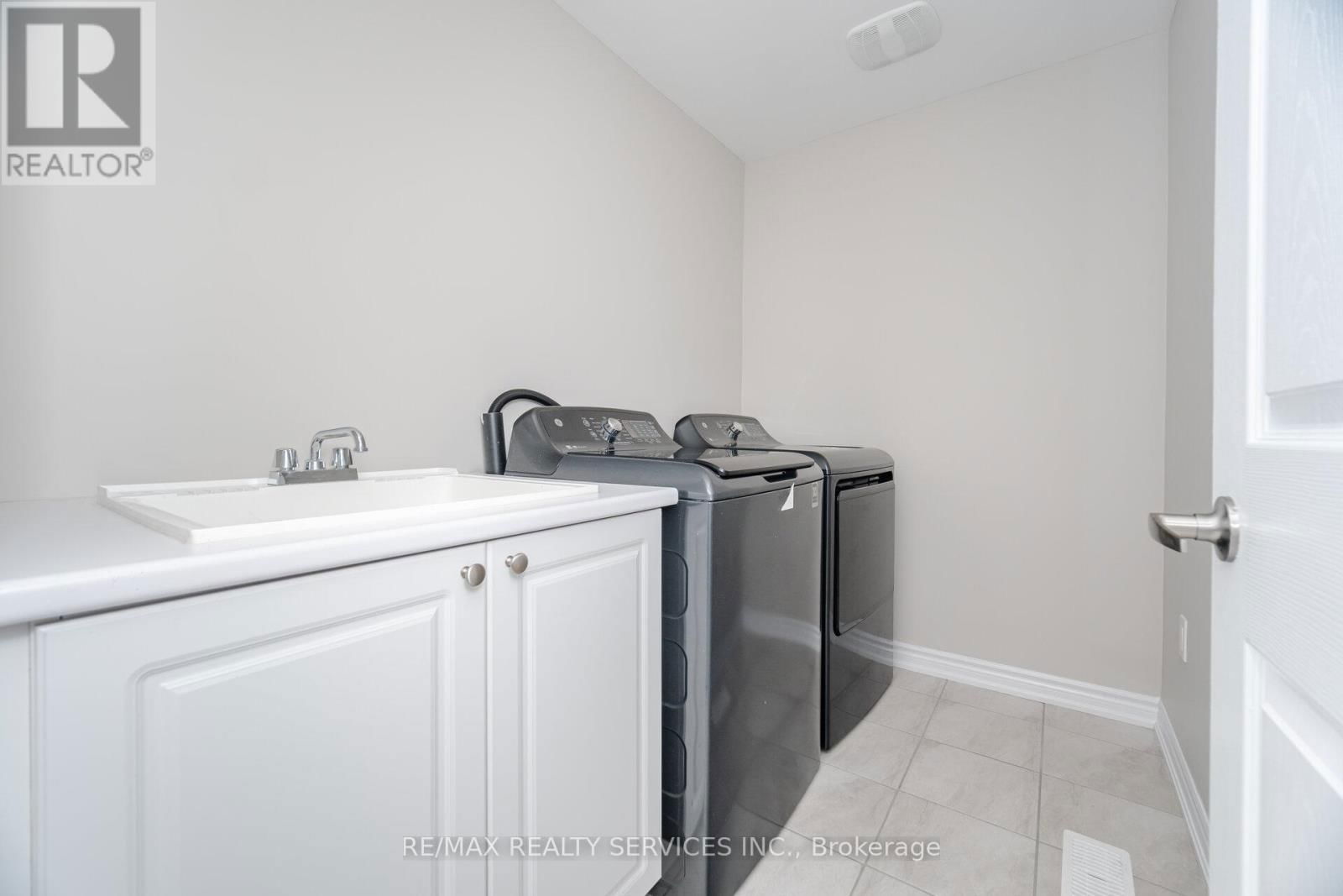 93 ROYAL FERN CRESCENT Image 31