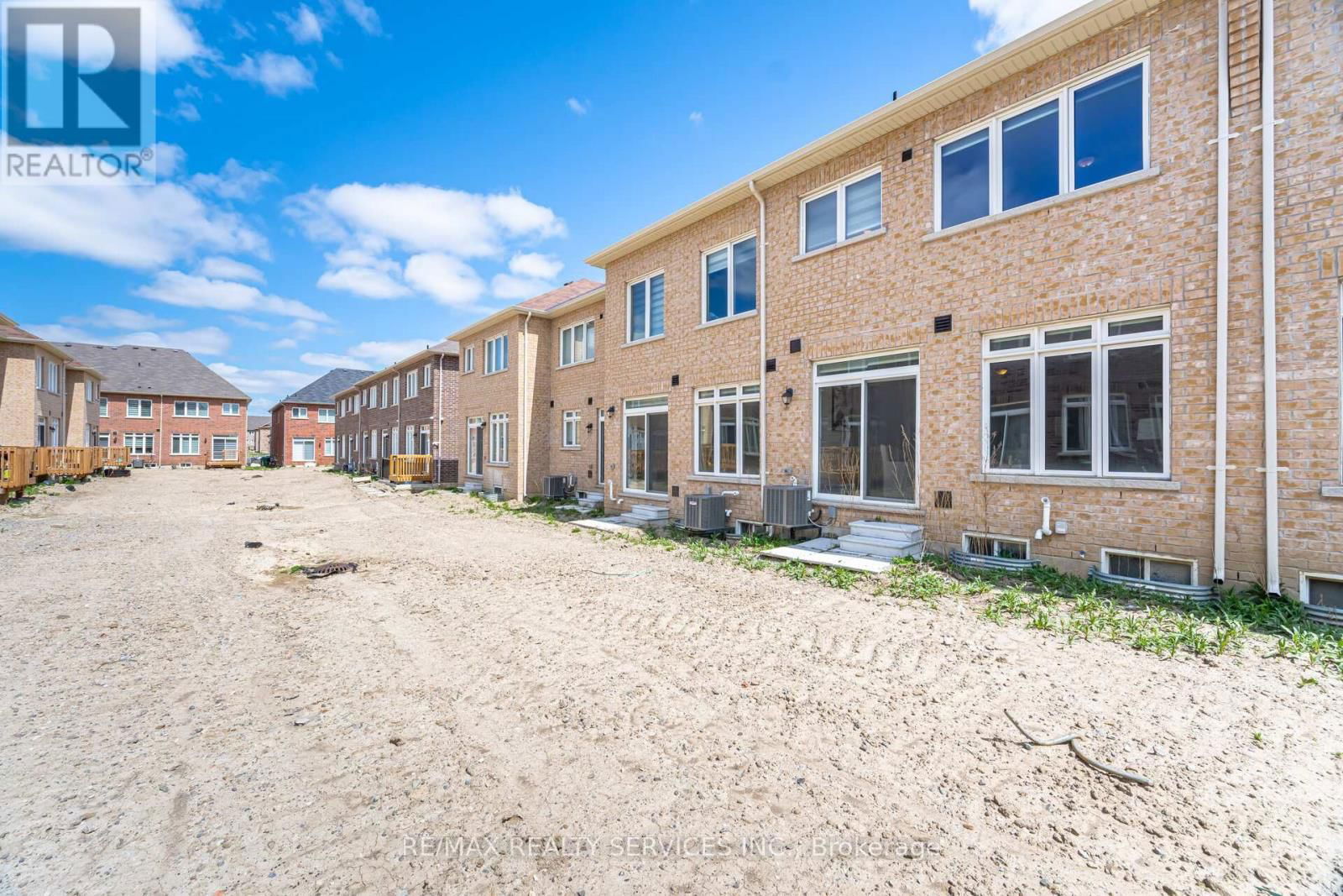 93 ROYAL FERN CRESCENT Image 32