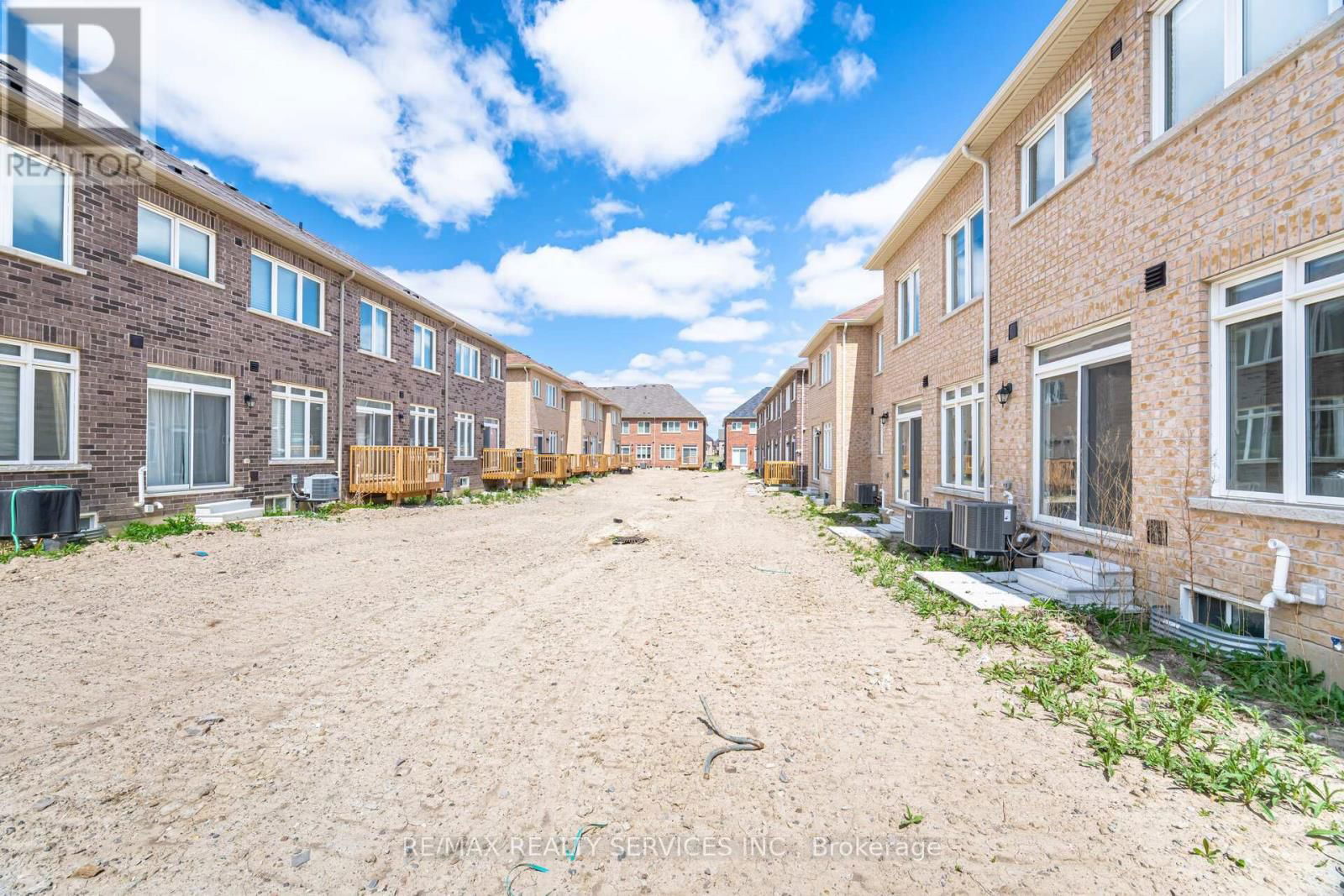 93 ROYAL FERN CRESCENT Image 34