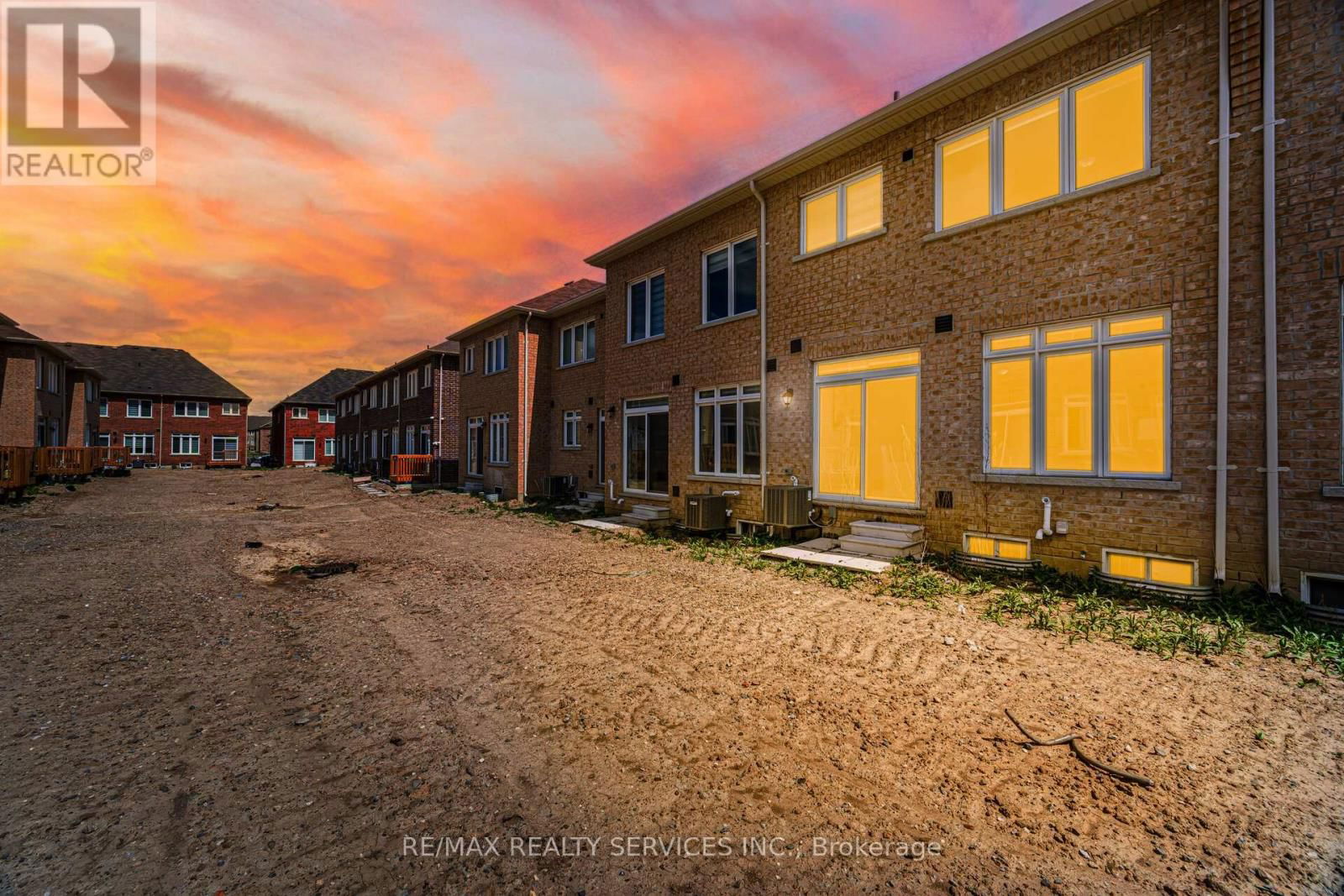93 ROYAL FERN CRESCENT Image 35