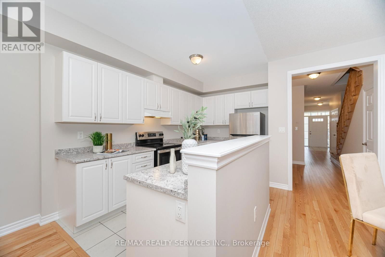 93 ROYAL FERN CRESCENT Image 7