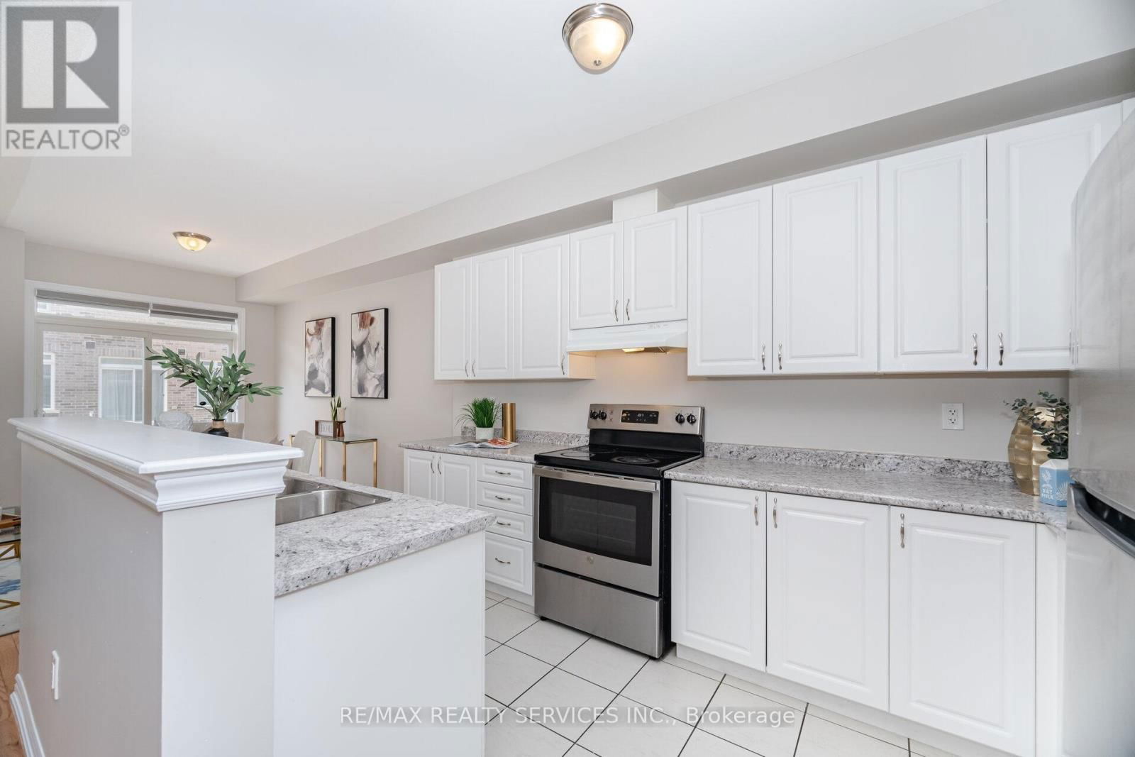 93 ROYAL FERN CRESCENT Image 9