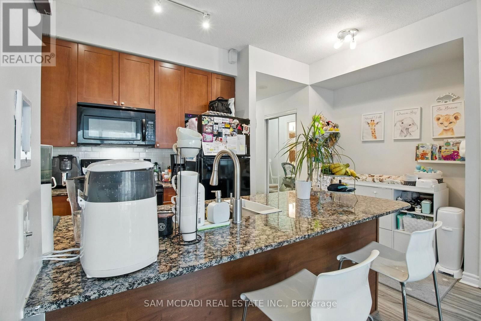 710 - 3525 KARIYA DRIVE Image 15