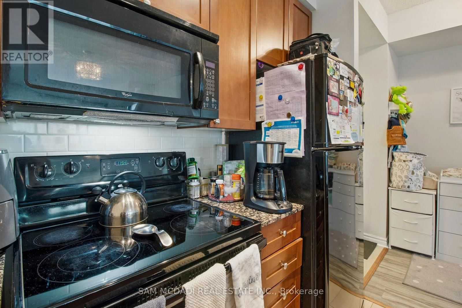 710 - 3525 KARIYA DRIVE Image 16