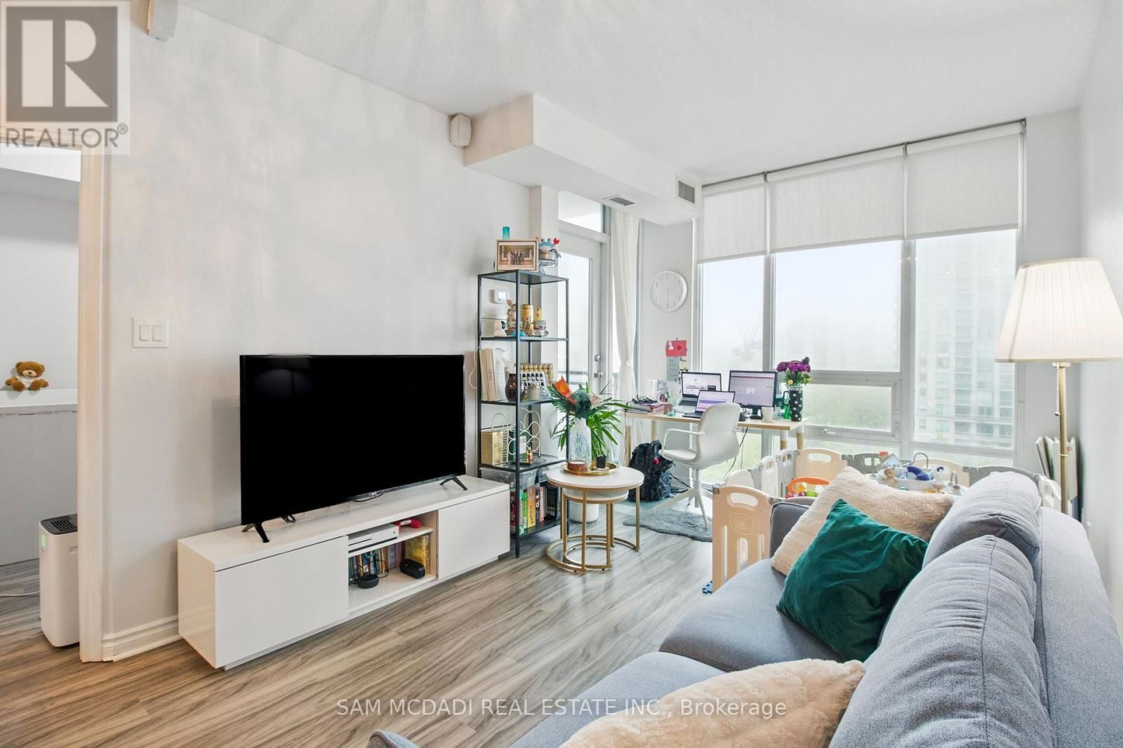 710 - 3525 KARIYA DRIVE Image 17