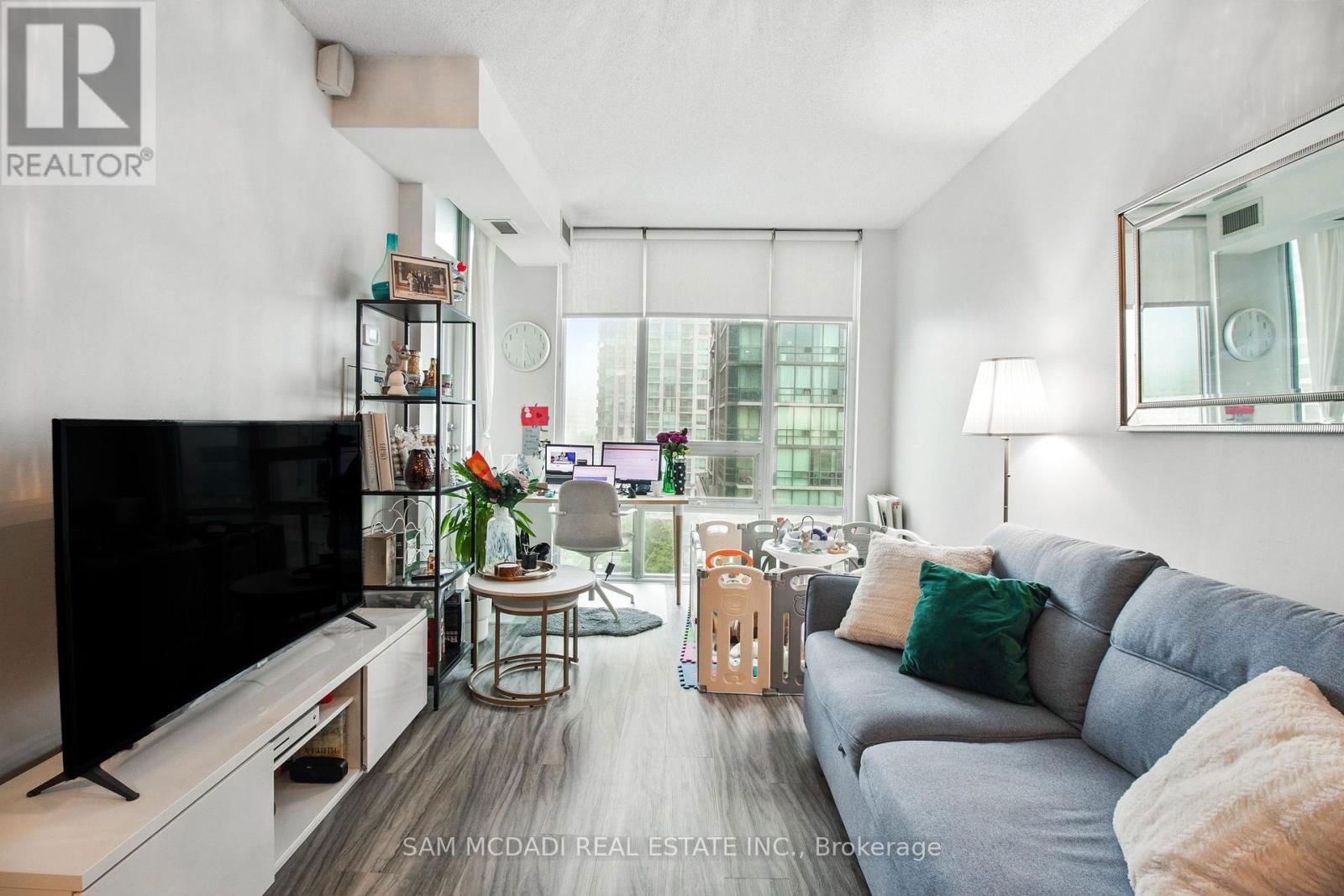 710 - 3525 KARIYA DRIVE Image 18
