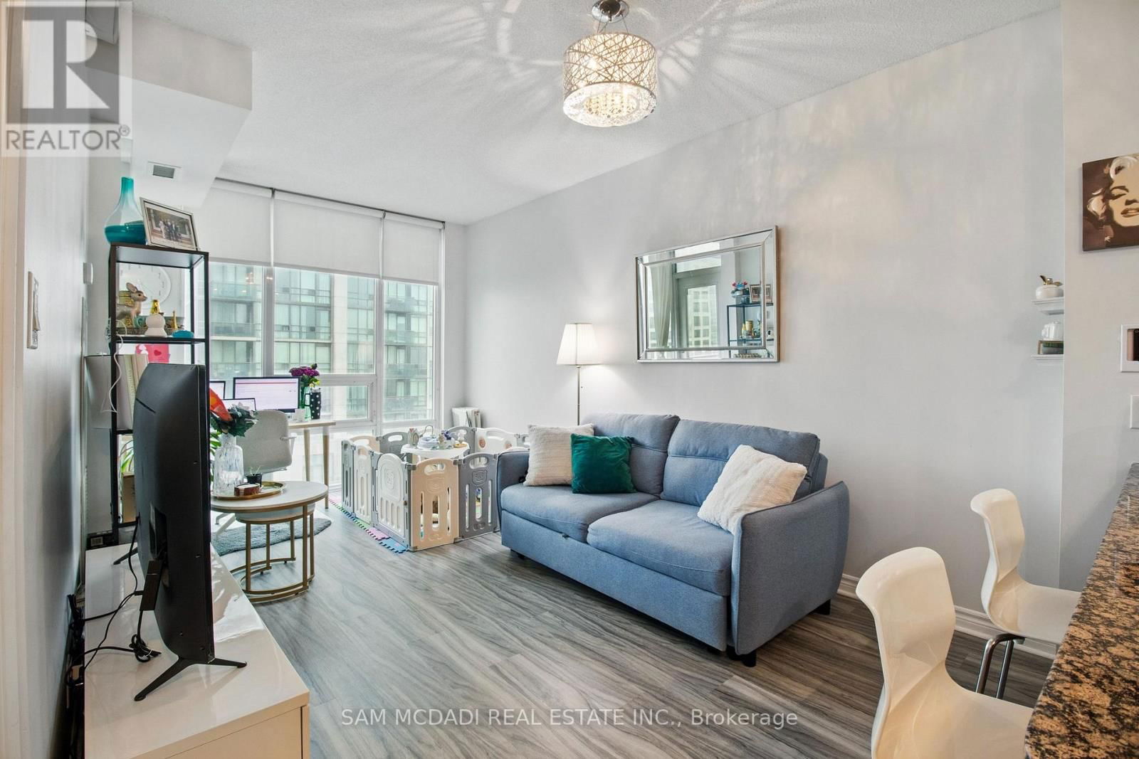 710 - 3525 KARIYA DRIVE Image 19