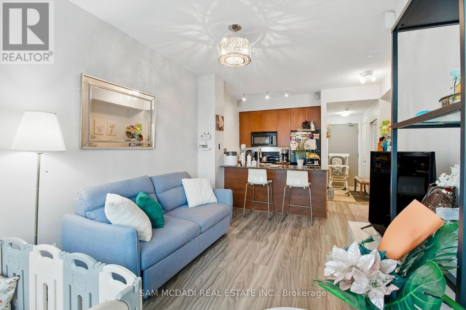 710 - 3525 KARIYA DRIVE Image 20