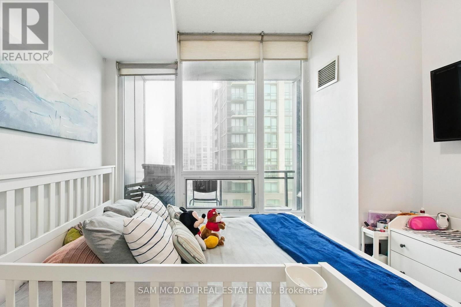 710 - 3525 KARIYA DRIVE Image 24