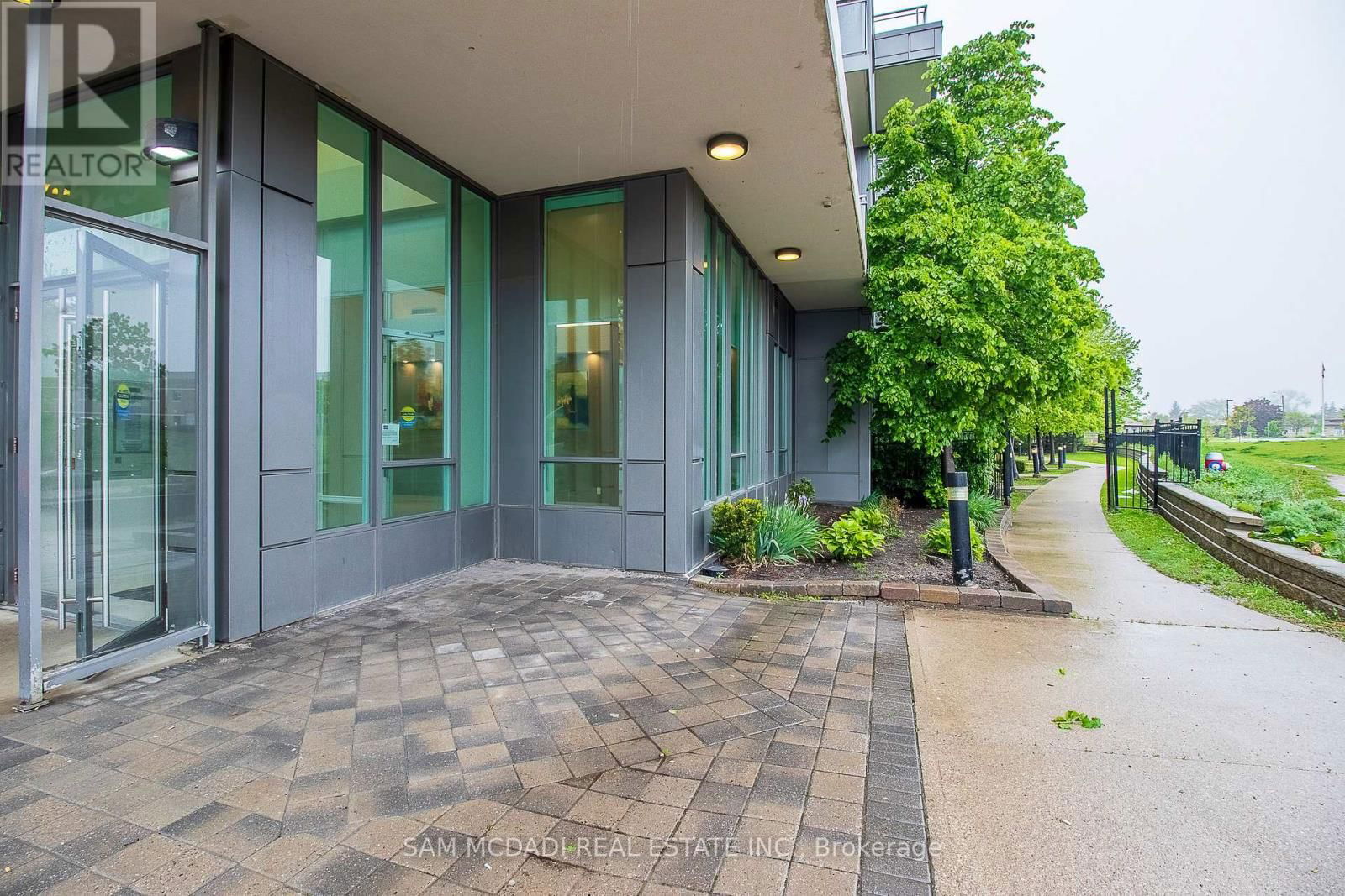 710 - 3525 KARIYA DRIVE Image 36