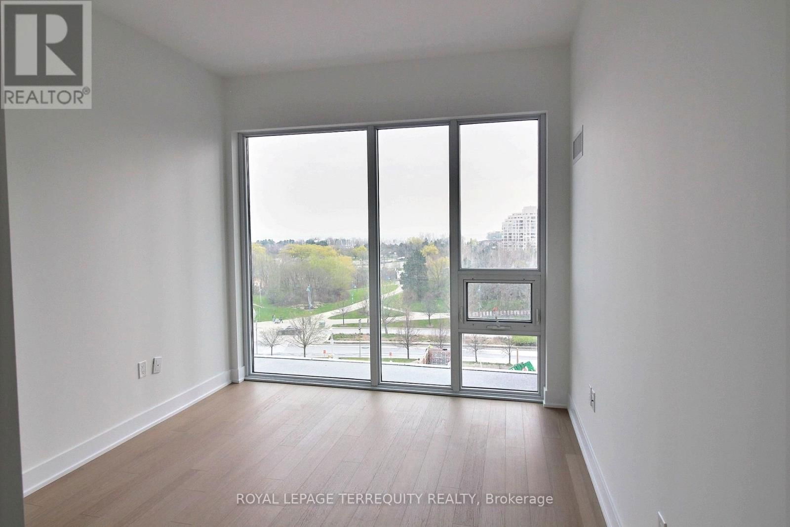 520 - 30 SHORE BREEZE DRIVE Image 8