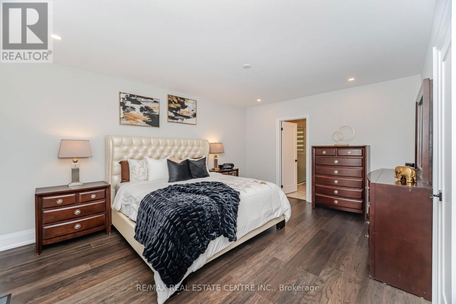 3 LARRY STREET Image 16