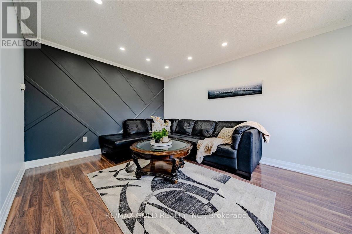 18 MARKHAM STREET Image 9