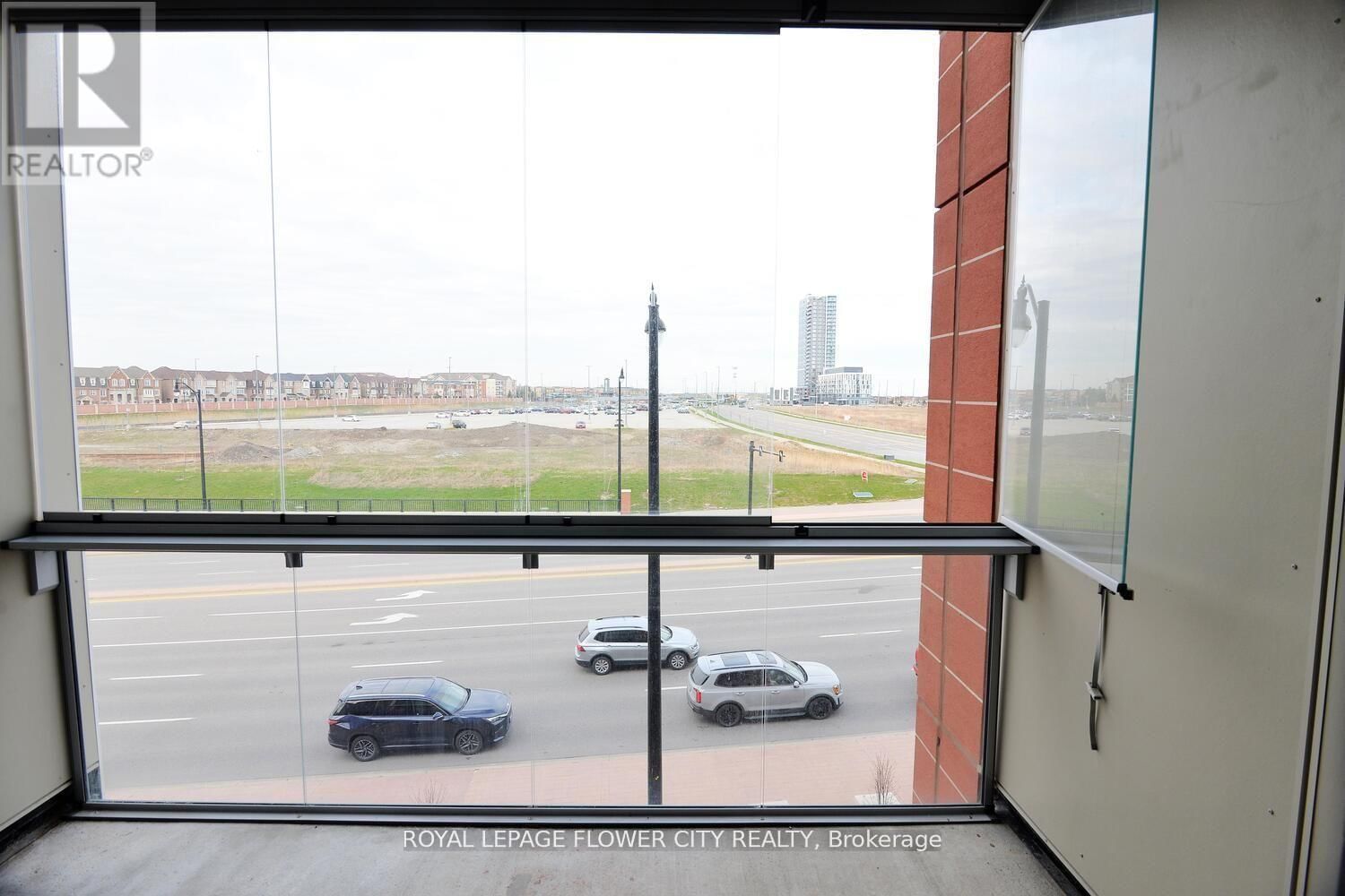 307 - 200 LAGERFELD DRIVE Image 32