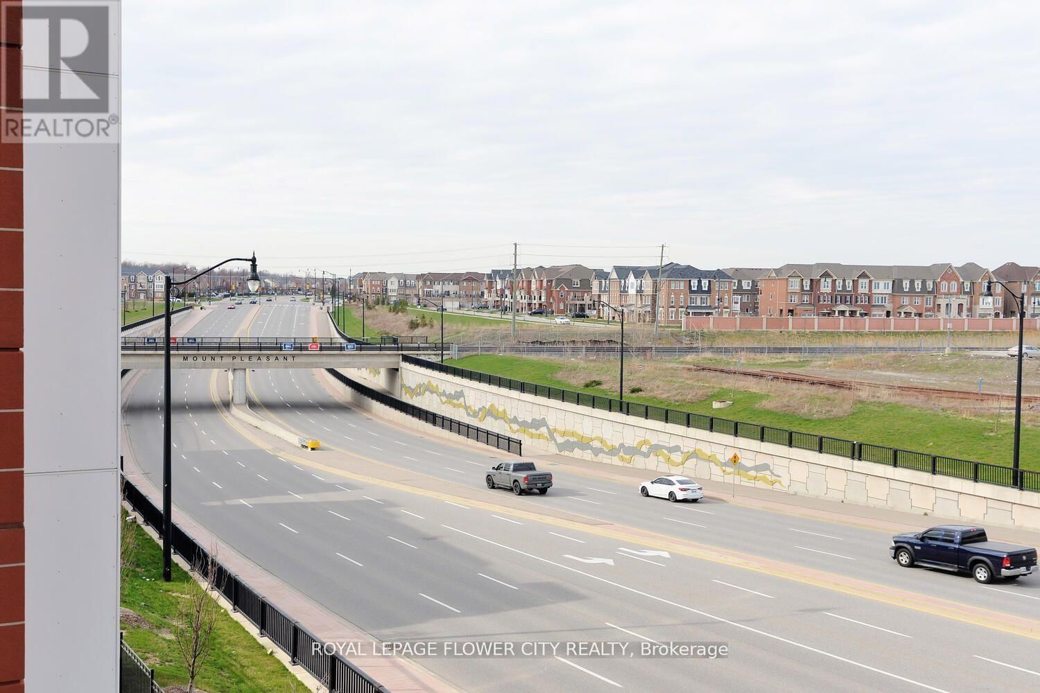 307 - 200 LAGERFELD DRIVE Image 34