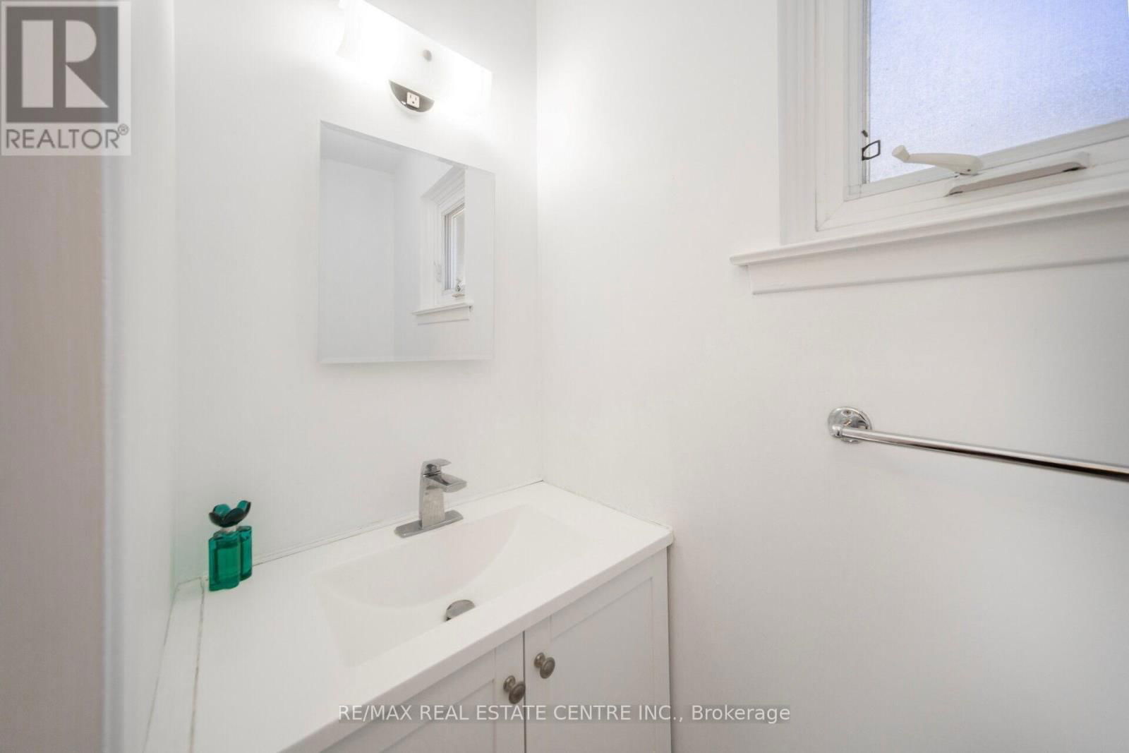 60 CHIPWOOD CRESCENT Image 11