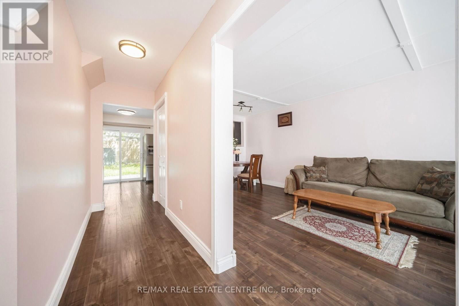 60 CHIPWOOD CRESCENT Image 12