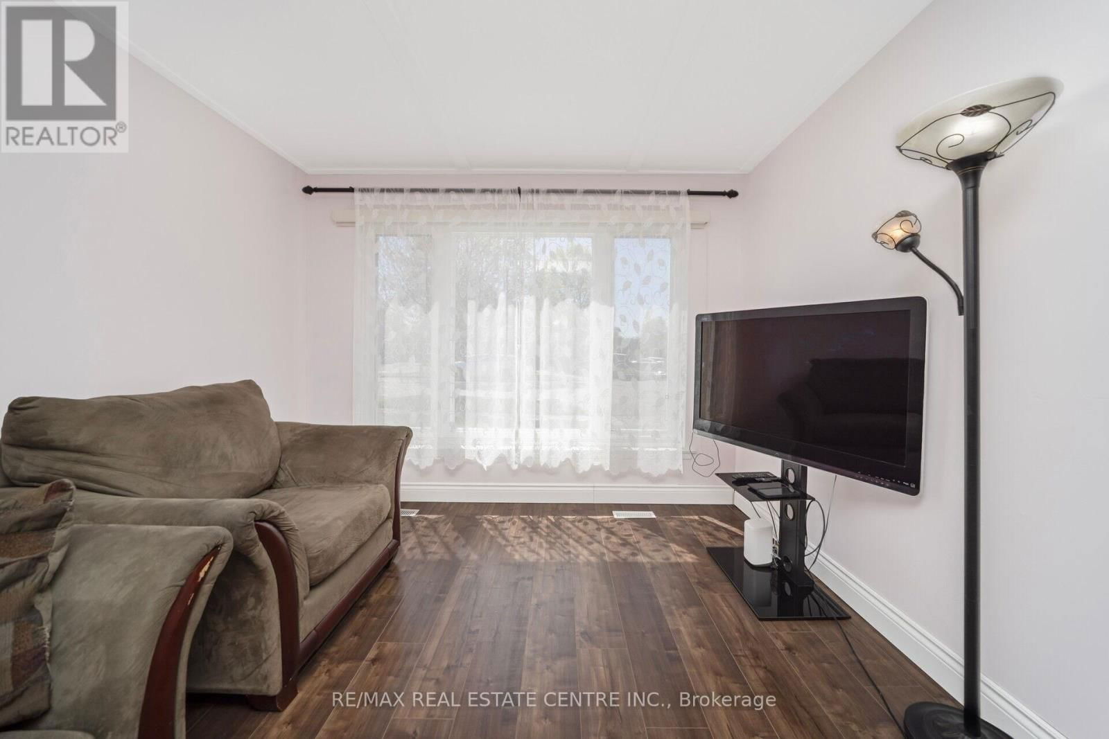 60 CHIPWOOD CRESCENT Image 16