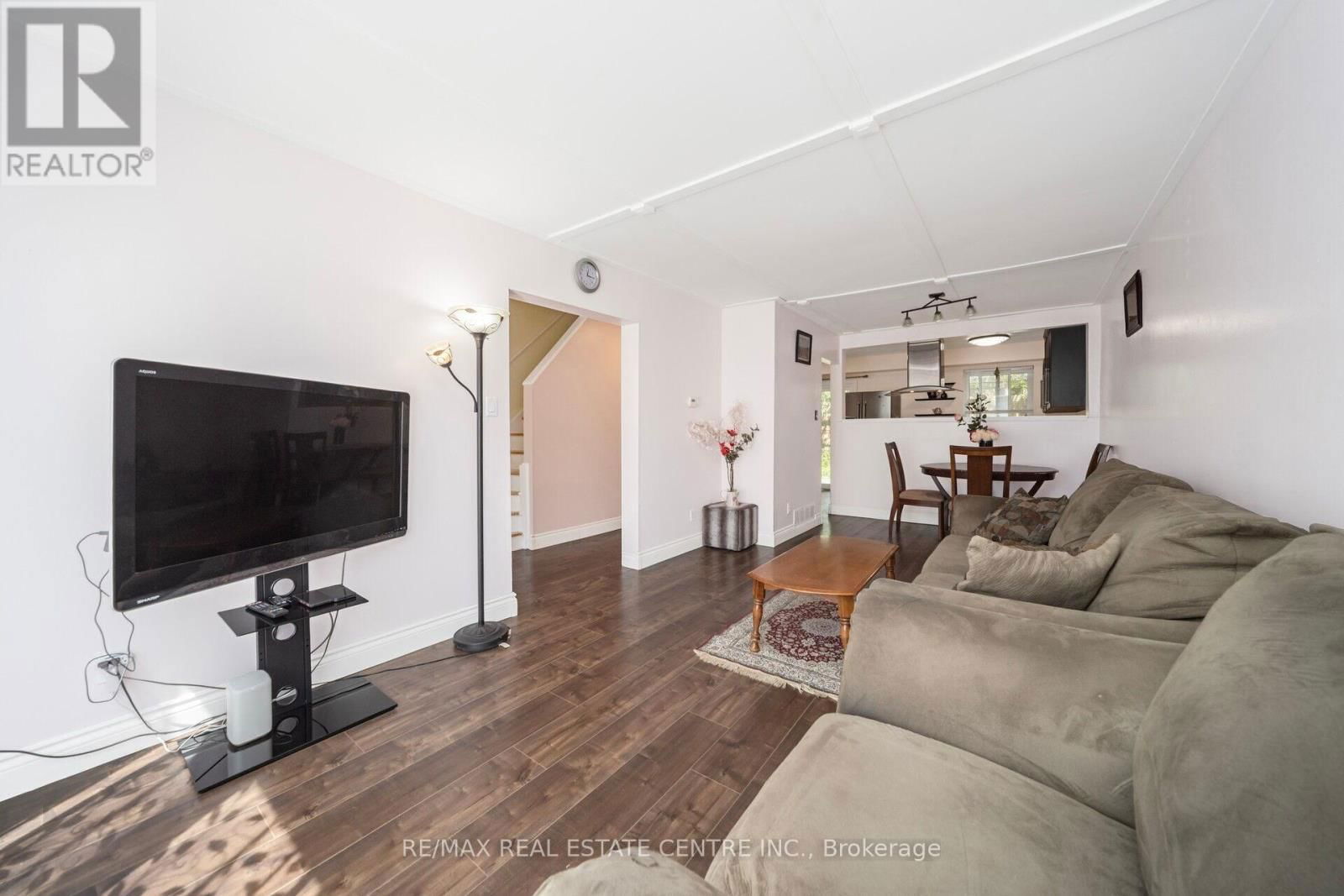 60 CHIPWOOD CRESCENT Image 17