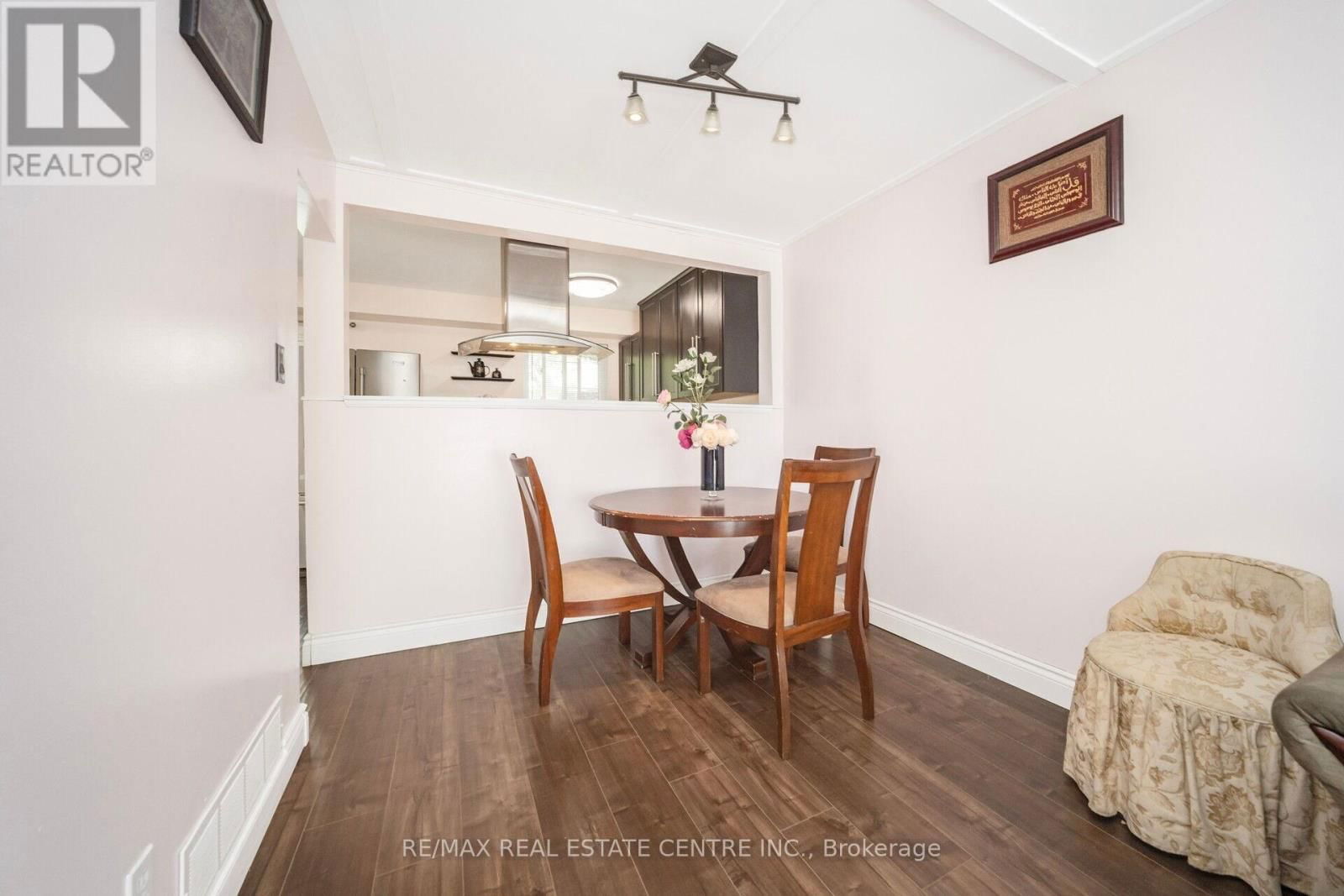 60 CHIPWOOD CRESCENT Image 18