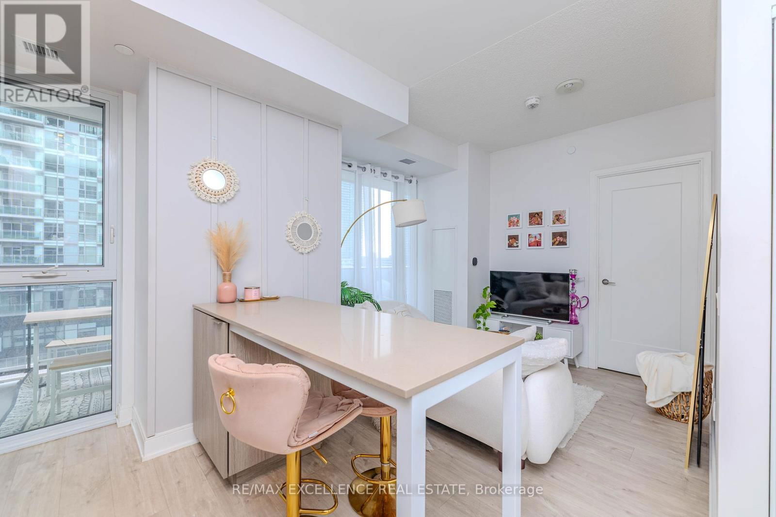 608 - 70 ANNIE CRAIG DRIVE Image 19