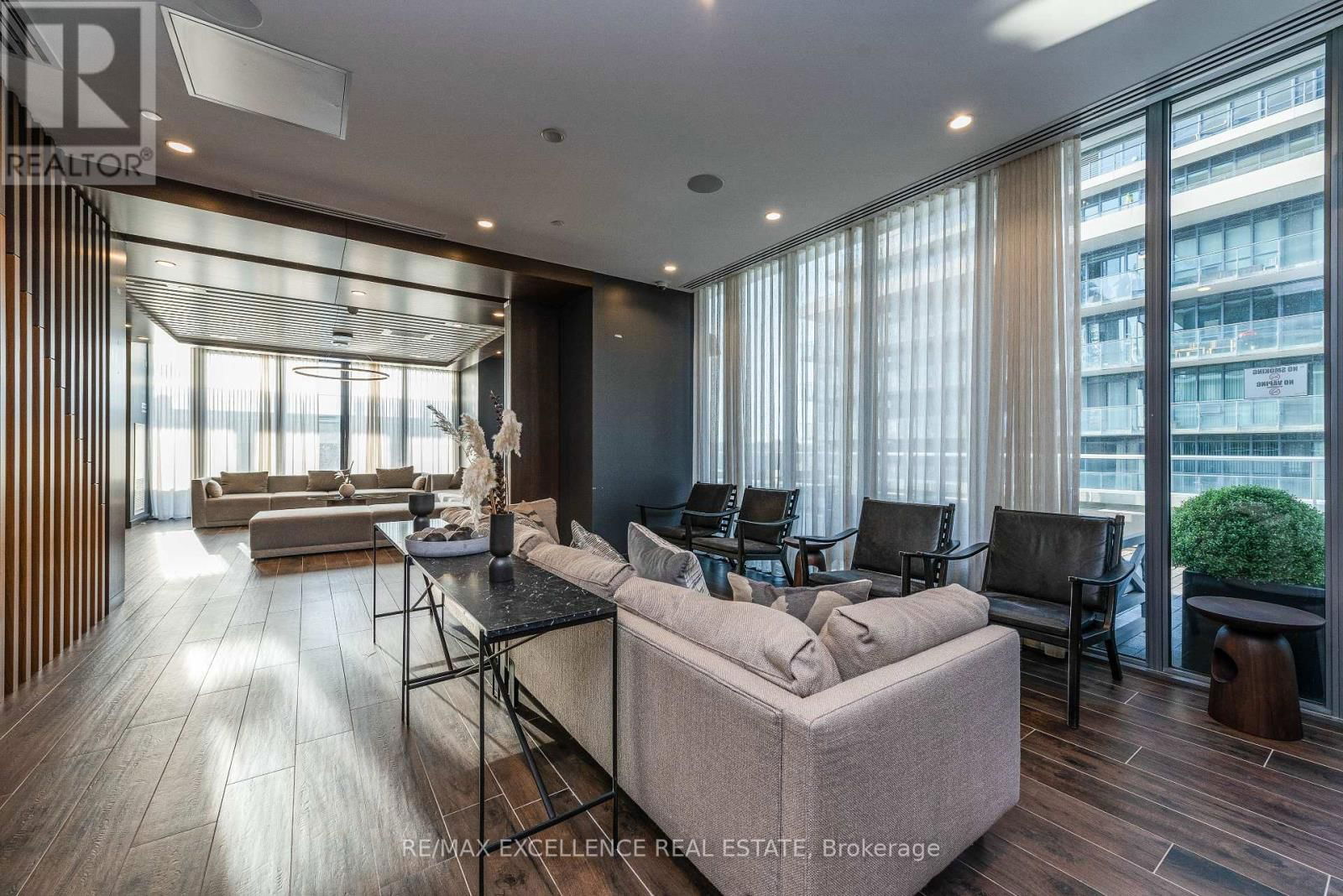 608 - 70 ANNIE CRAIG DRIVE Image 40