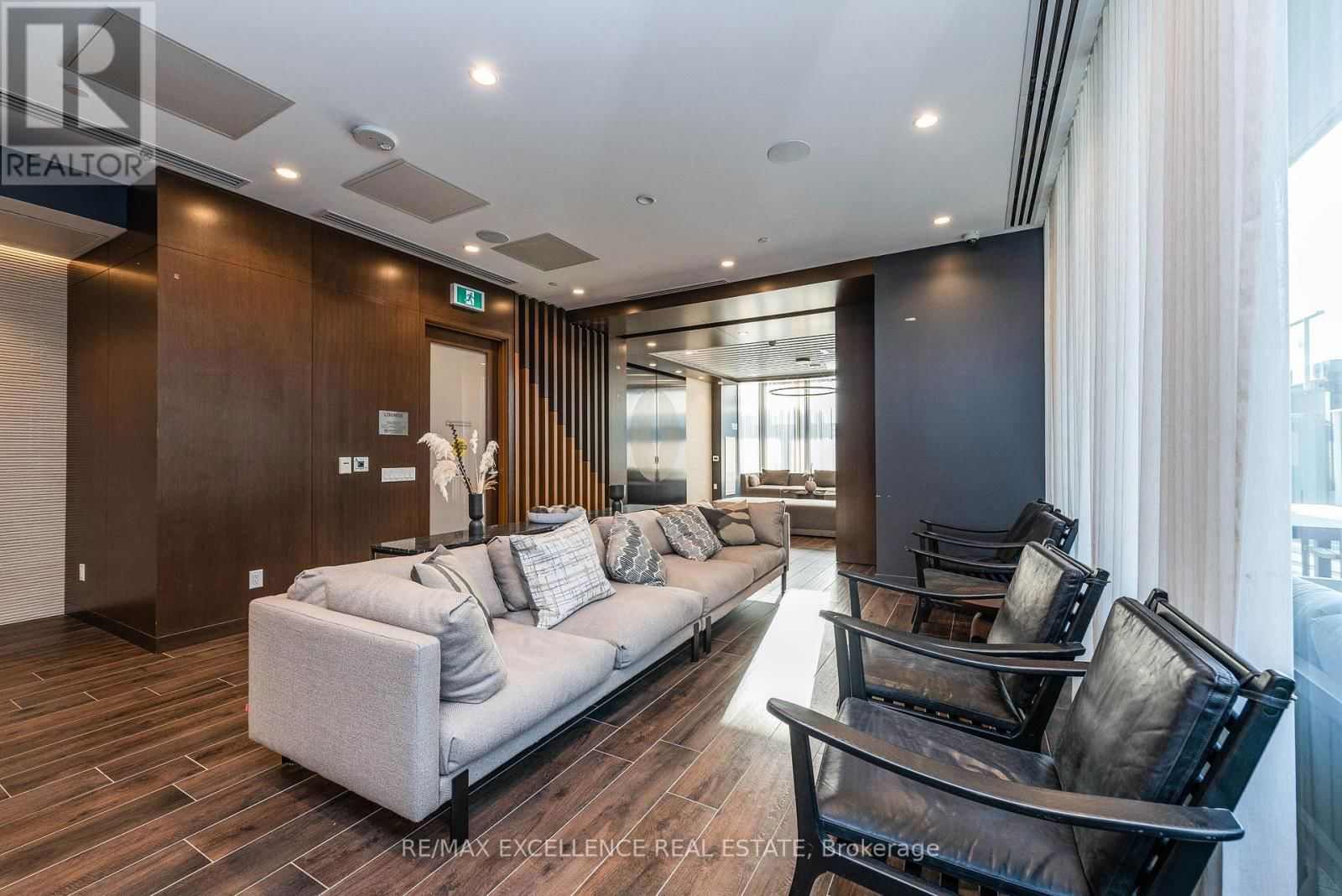 608 - 70 ANNIE CRAIG DRIVE Image 41