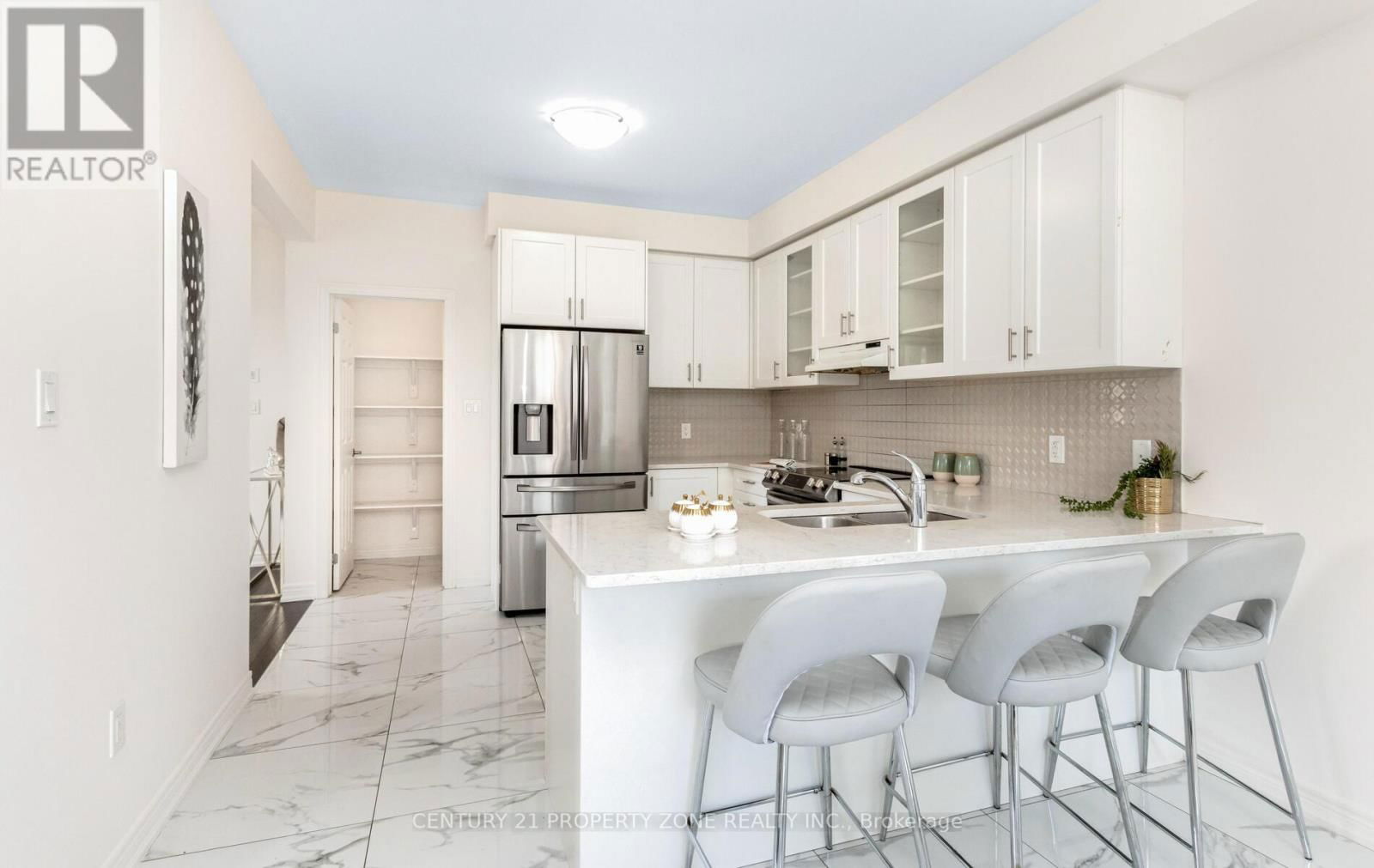 33 DUNLEY CRESCENT Image 13