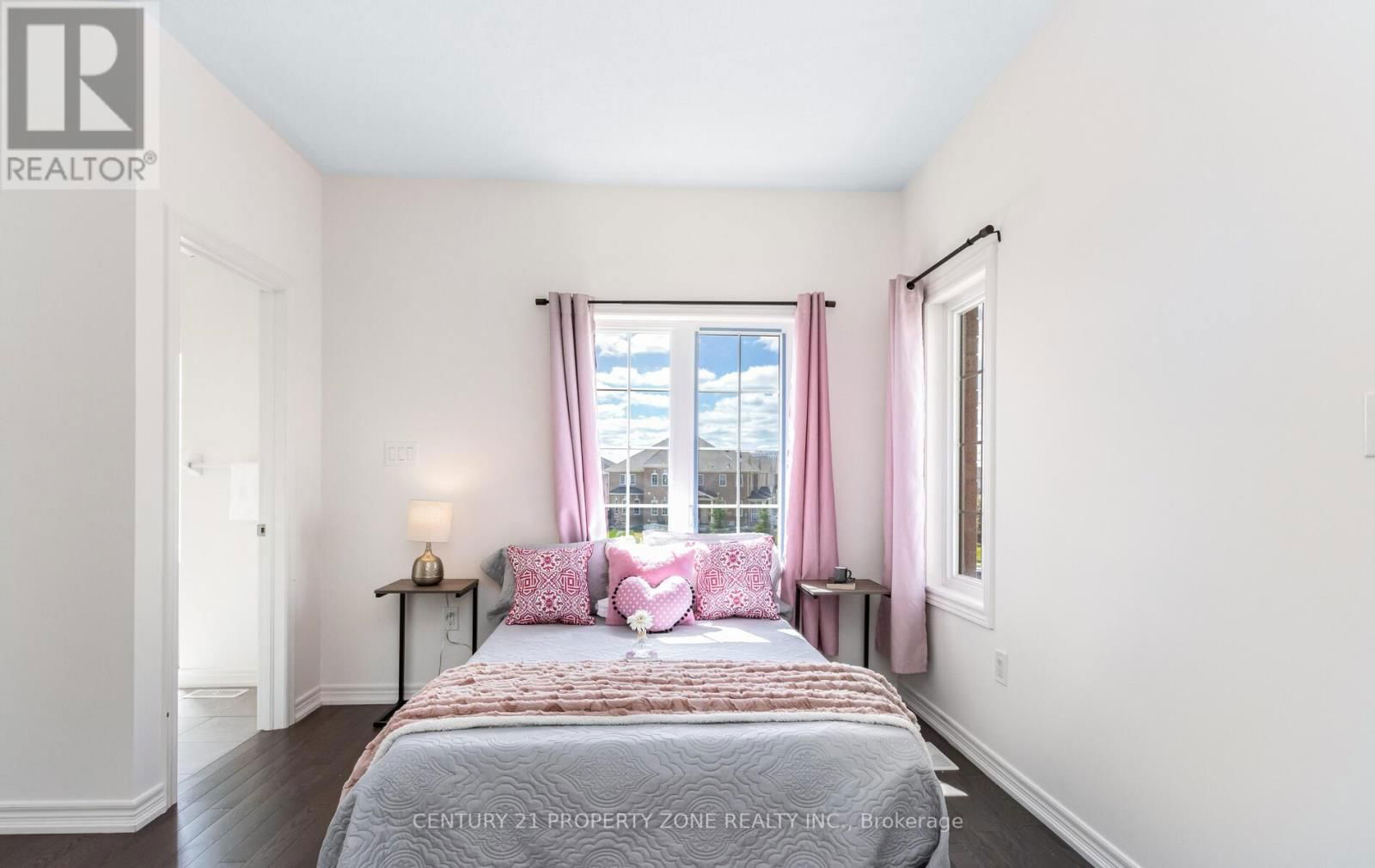 33 DUNLEY CRESCENT Image 22