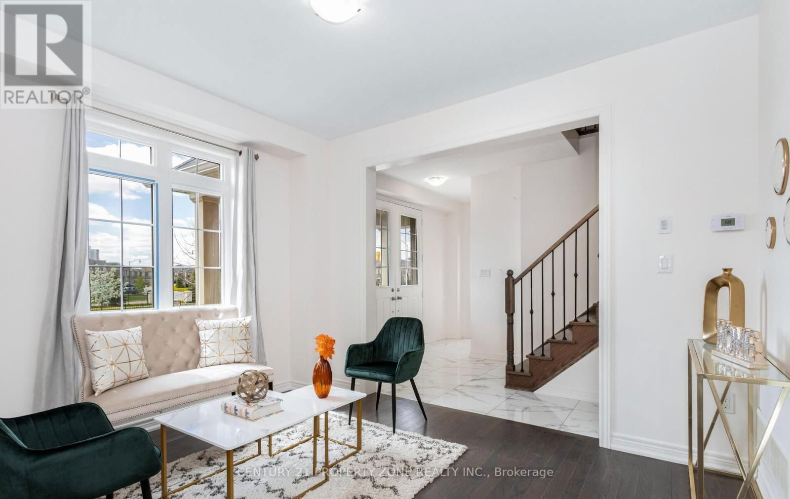33 DUNLEY CRESCENT Image 3