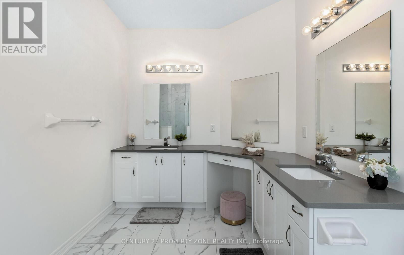 33 DUNLEY CRESCENT Image 33