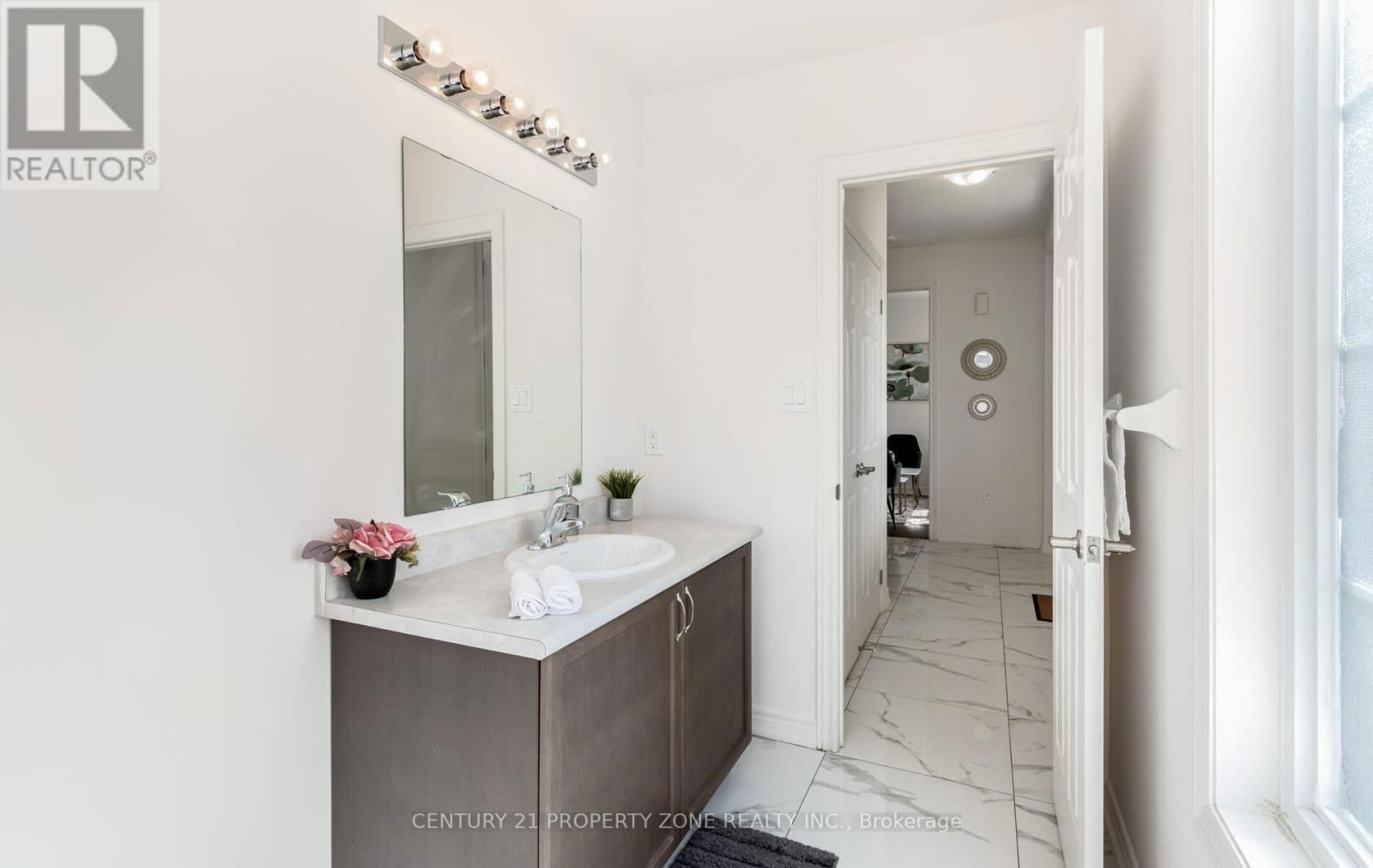 33 DUNLEY CRESCENT Image 35