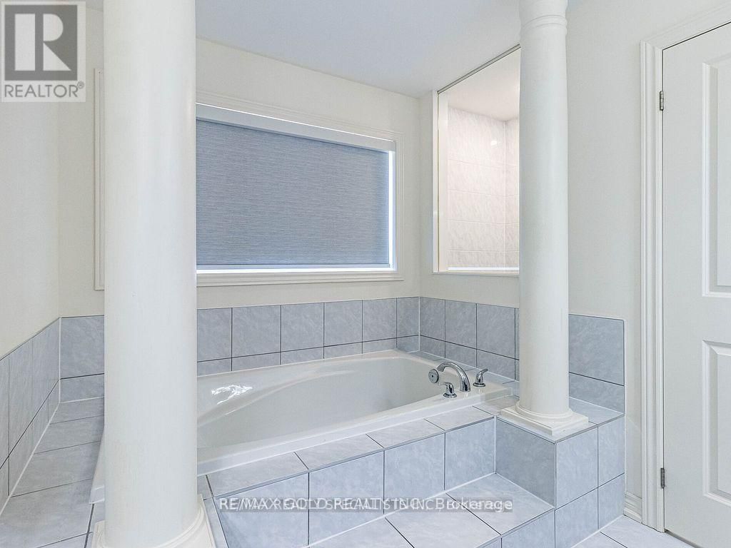 11 ELVERTON CRESCENT Image 24