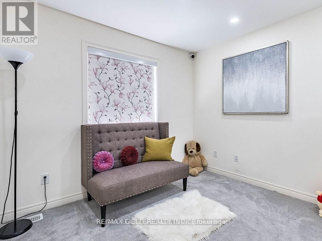 11 ELVERTON CRESCENT Image 30