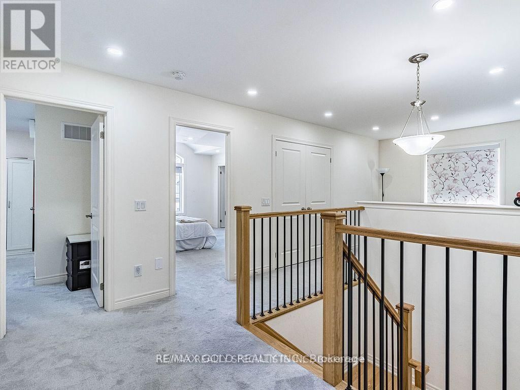 11 ELVERTON CRESCENT Image 31