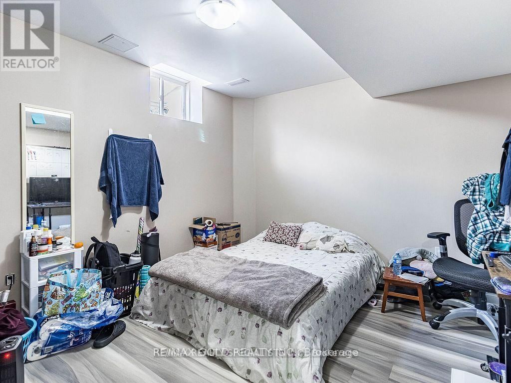 11 ELVERTON CRESCENT Image 35